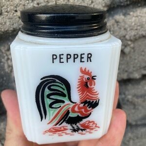 Pepper Shaker-TIPP CITY